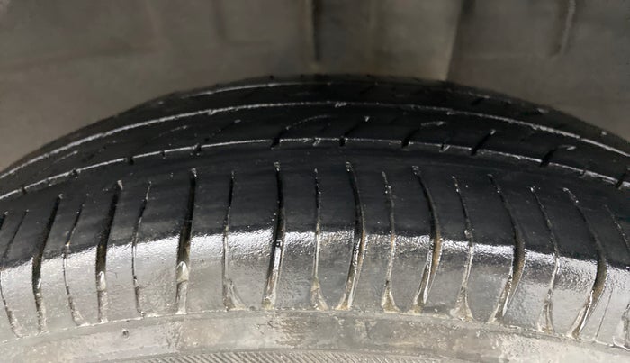 2018 Renault Kwid CLIMBER 1.0 AMT, Petrol, Automatic, 87,110 km, Left Rear Tyre Tread