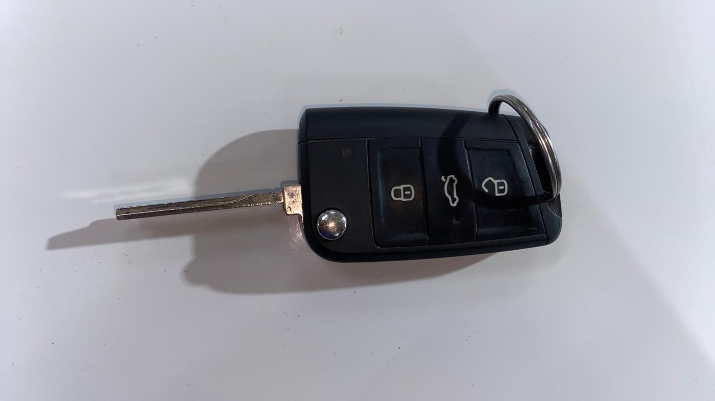 2023 Volkswagen VIRTUS TOPLINE TSI 1.0 MT, Petrol, Manual, 48,614 km, Key Close Up