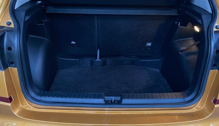 2022 Skoda KUSHAQ STYLE 1.0L TSI AT (6 AIRBAGS), Petrol, Automatic, 15,721 km, Boot Inside