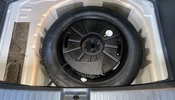 2022 Skoda KUSHAQ STYLE 1.0L TSI AT (6 AIRBAGS), Petrol, Automatic, 15,721 km, Spare Tyre