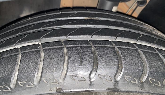 2022 Skoda KUSHAQ STYLE 1.0L TSI AT (6 AIRBAGS), Petrol, Automatic, 15,721 km, Left Front Tyre Tread