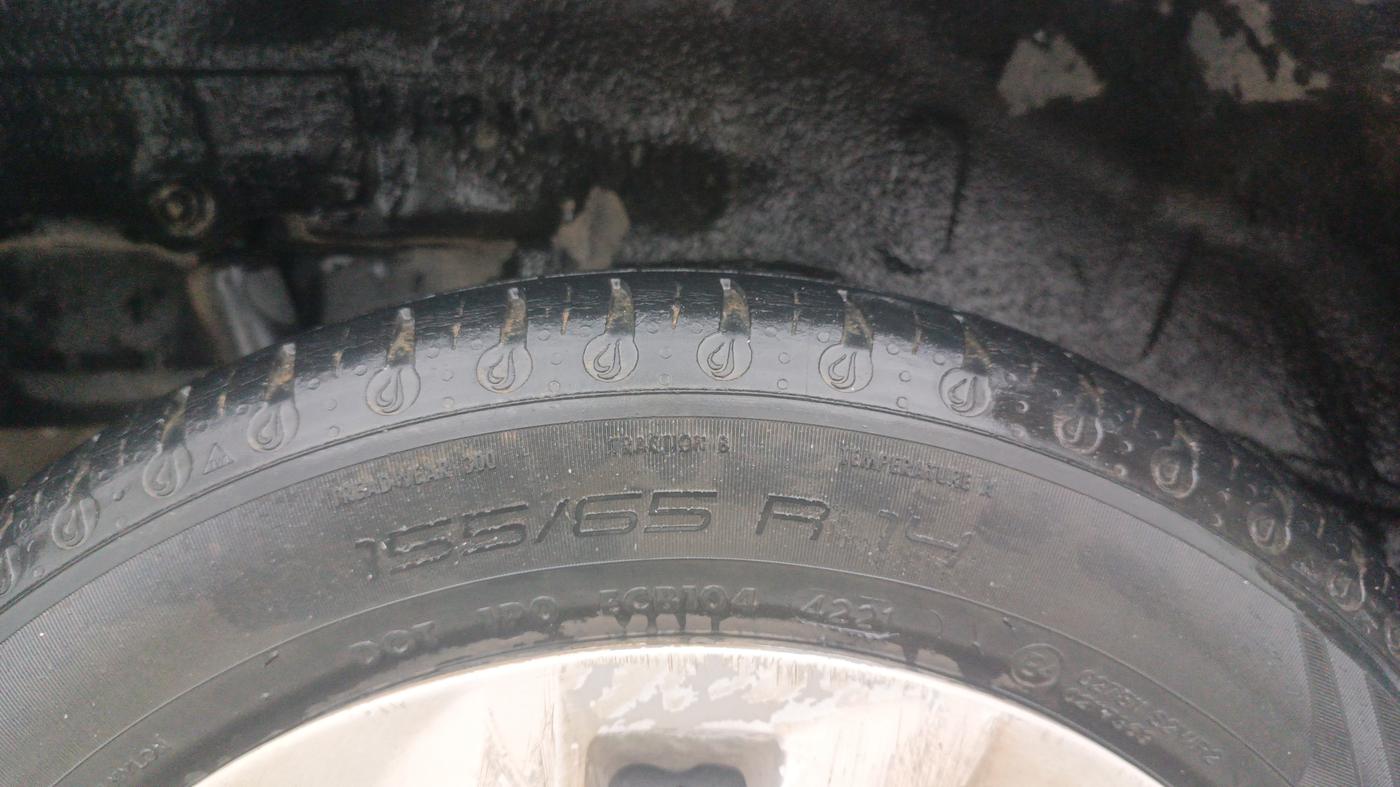 2015 Maruti Wagon R 1.0 VXI, Petrol, Manual, 78,569 km, Right Rear Tyre Tread