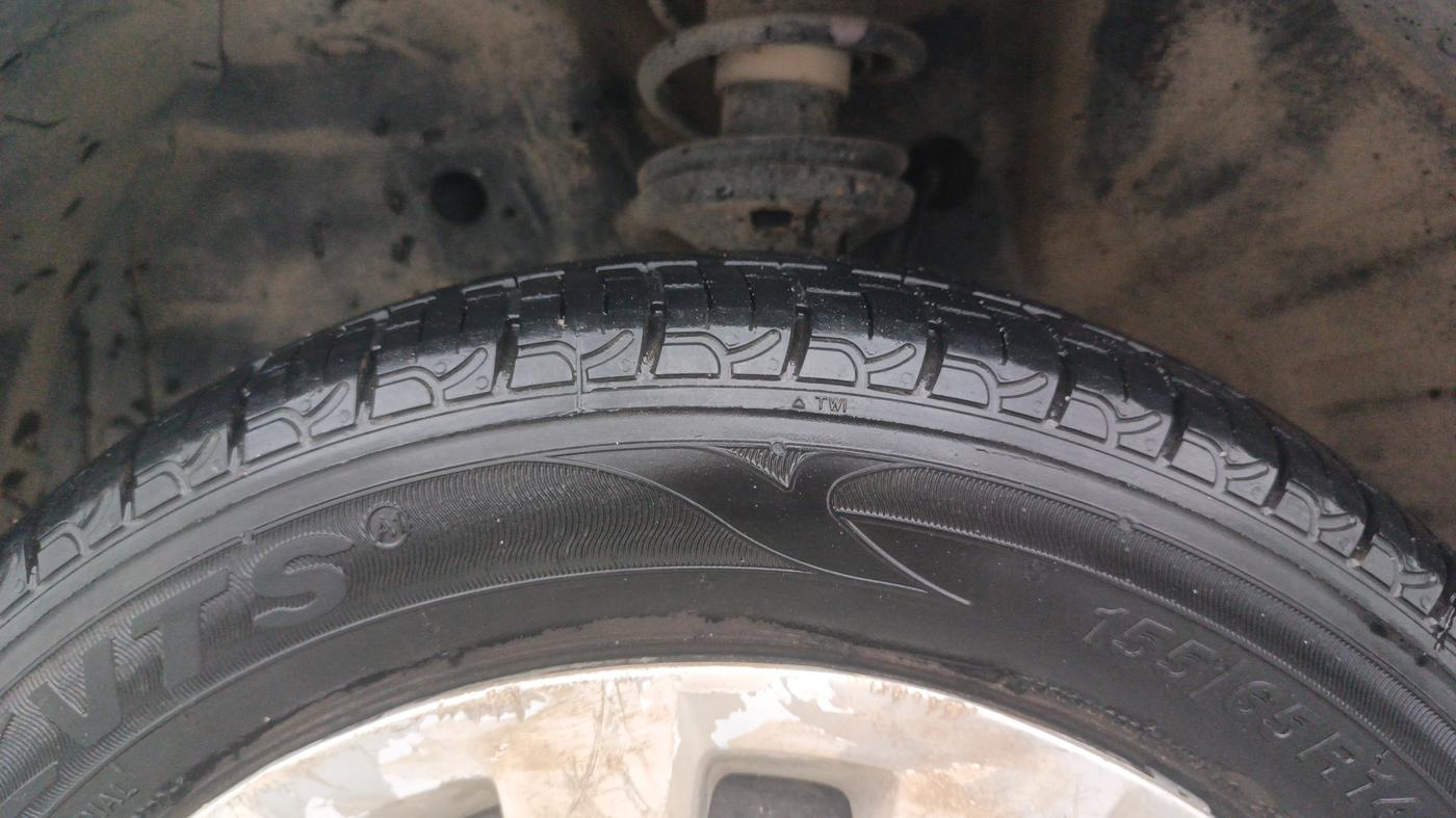 2015 Maruti Wagon R 1.0 VXI, Petrol, Manual, 78,569 km, Left Front Tyre Tread