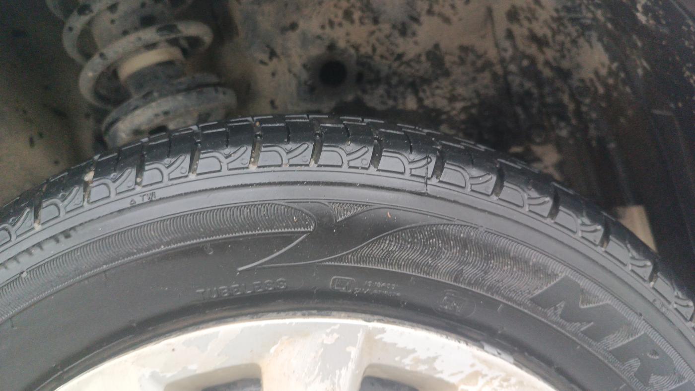 2015 Maruti Wagon R 1.0 VXI, Petrol, Manual, 78,569 km, Right Front Tyre Tread
