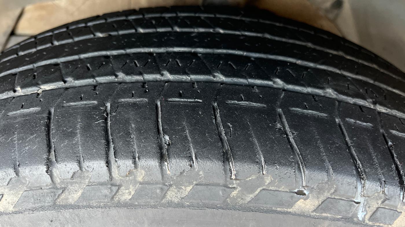2015 Mahindra XUV500 W8, Diesel, Manual, 73,980 km, Left Front Tyre Tread