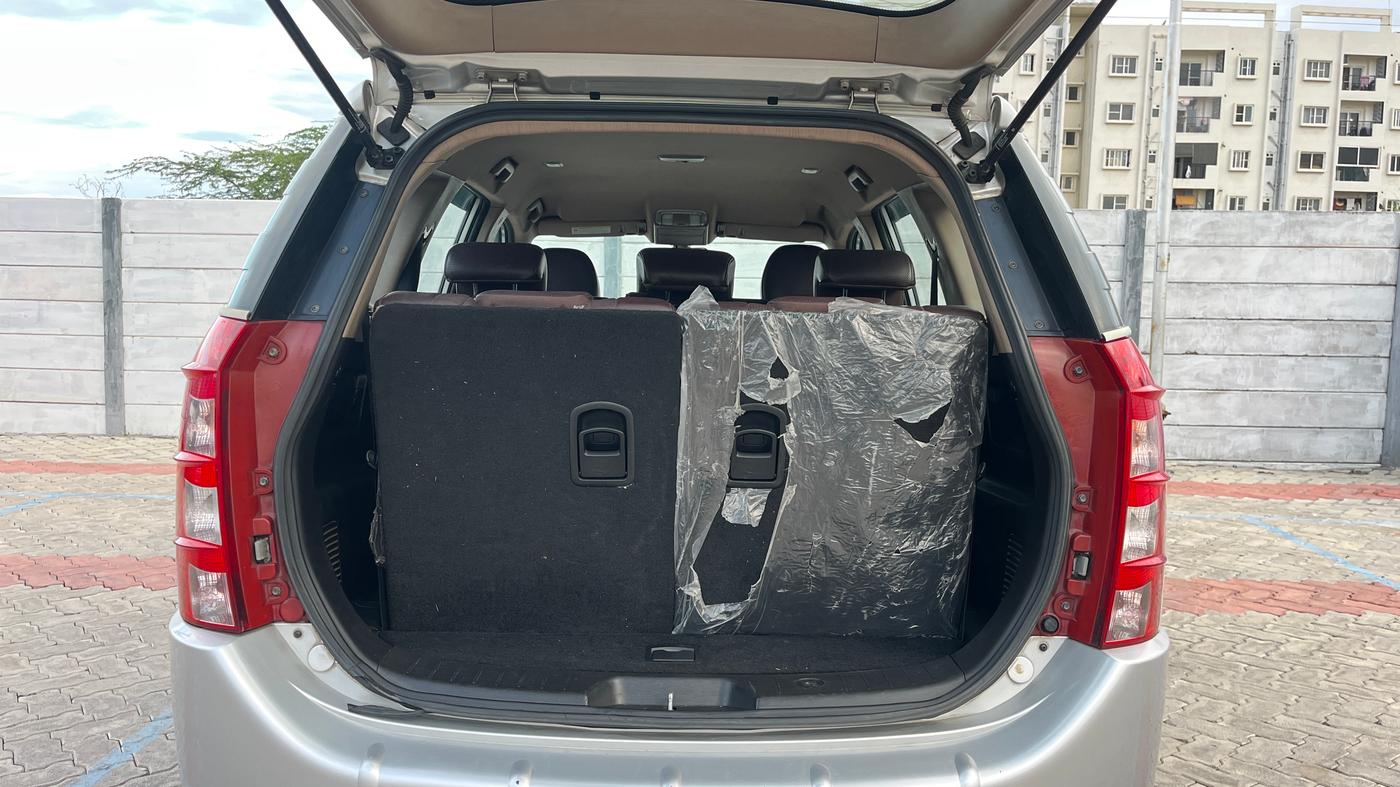 2015 Mahindra XUV500 W8, Diesel, Manual, 73,980 km, Boot Inside