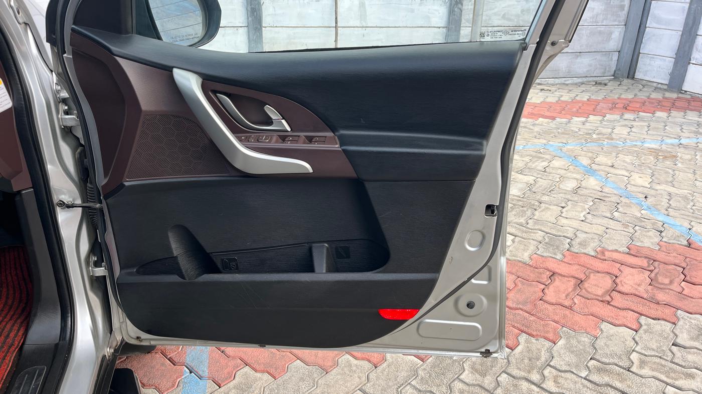 2015 Mahindra XUV500 W8, Diesel, Manual, 73,980 km, Driver Side Door Panels Control