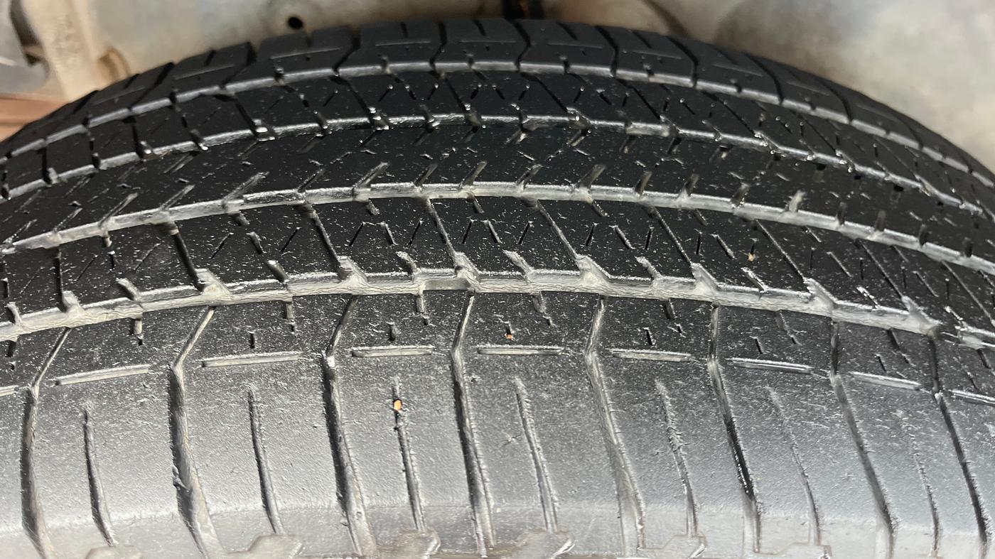 2015 Mahindra XUV500 W8, Diesel, Manual, 73,980 km, Right Rear Tyre Tread