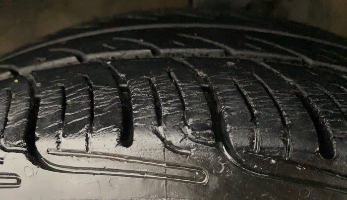 2014 Maruti Alto K10 VXI, Petrol, Manual, 81,446 km, Left Front Tyre Tread