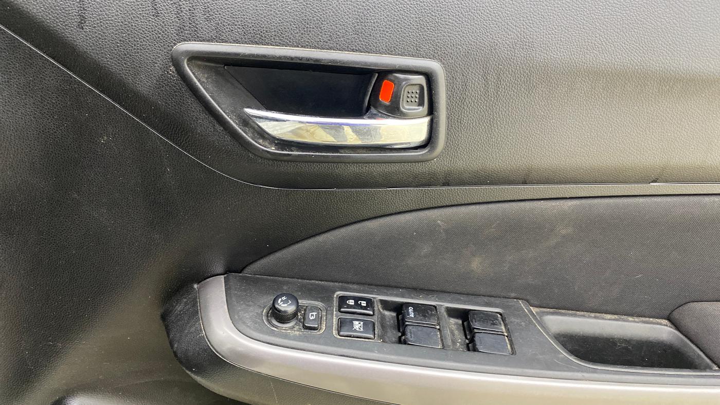 2022 Maruti Swift ZXI AMT, Petrol, Automatic, 32,366 km, Driver Side Door Panels Control