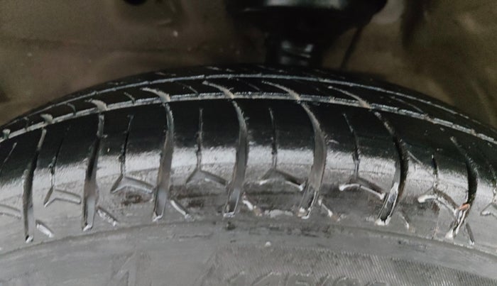 2018 Maruti Wagon R 1.0 LXI CNG, CNG, Manual, 96,300 km, Left Front Tyre Tread