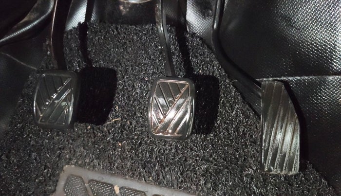 2018 Maruti Wagon R 1.0 LXI CNG, CNG, Manual, 96,300 km, Pedals