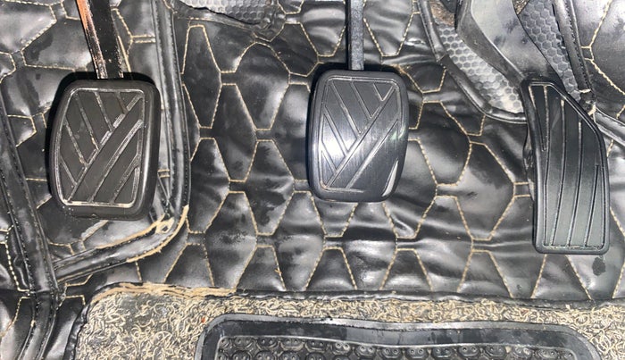 2014 Maruti Swift ZXI, Petrol, Manual, 80,033 km, Pedals