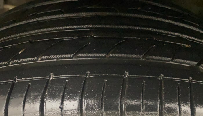 2014 Maruti Swift ZXI, Petrol, Manual, 80,033 km, Left Front Tyre Tread