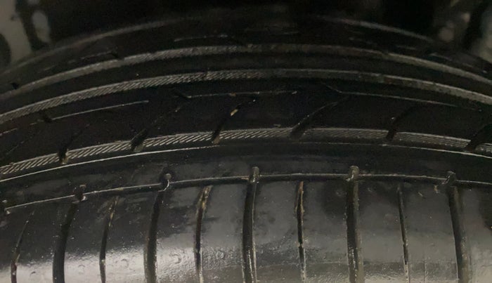 2014 Maruti Swift ZXI, Petrol, Manual, 80,033 km, Left Rear Tyre Tread