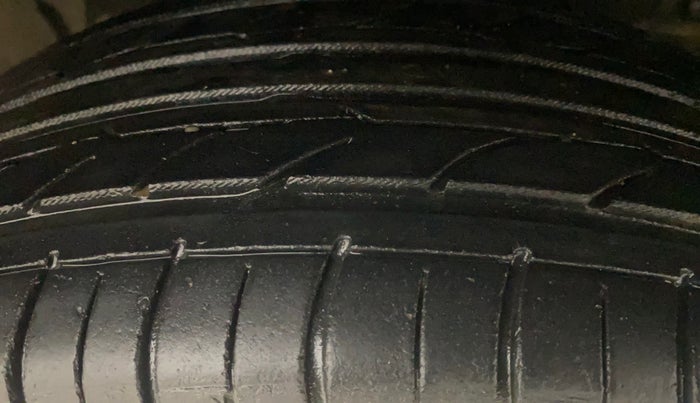 2014 Maruti Swift ZXI, Petrol, Manual, 80,033 km, Right Front Tyre Tread