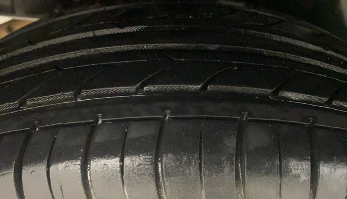 2014 Maruti Swift ZXI, Petrol, Manual, 80,033 km, Right Rear Tyre Tread