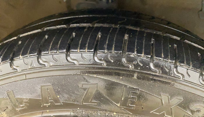 2015 Maruti Celerio VXI, Petrol, Manual, 77,665 km, Right Front Tyre Tread