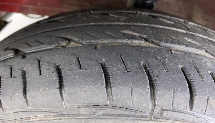 2013 Hyundai Eon ERA PLUS, Petrol, Manual, 35,414 km, Left Front Tyre Tread