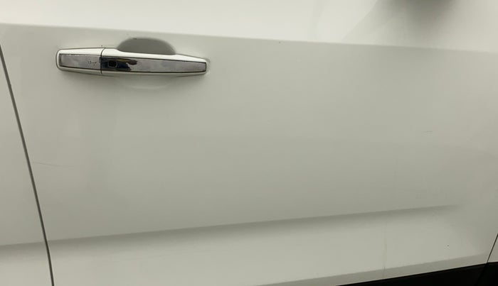 2022 Tata Harrier XT 2.0L KRYOTEC, Diesel, Manual, 35,606 km, Driver-side door - Minor scratches