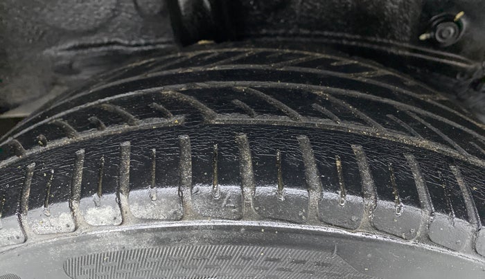 2012 Toyota Etios Liva G, Petrol, Manual, 42,595 km, Right Rear Tyre Tread