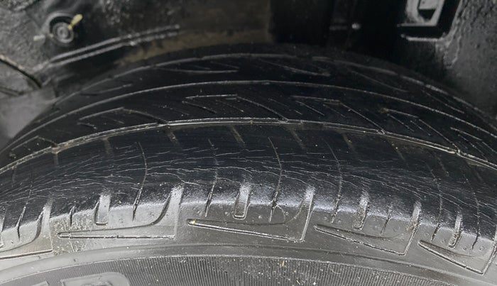 2012 Toyota Etios Liva G, Petrol, Manual, 42,595 km, Left Rear Tyre Tread