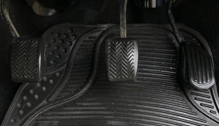 2012 Toyota Etios Liva G, Petrol, Manual, 42,595 km, Pedals