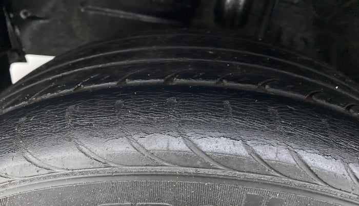 2012 Toyota Etios Liva G, Petrol, Manual, 42,595 km, Left Front Tyre Tread