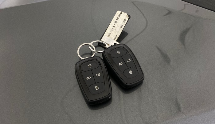 2023 Tata ALTROZ XZ Plus Sunroof i-Turbo , Petrol, Manual, 3,442 km, Key Close Up