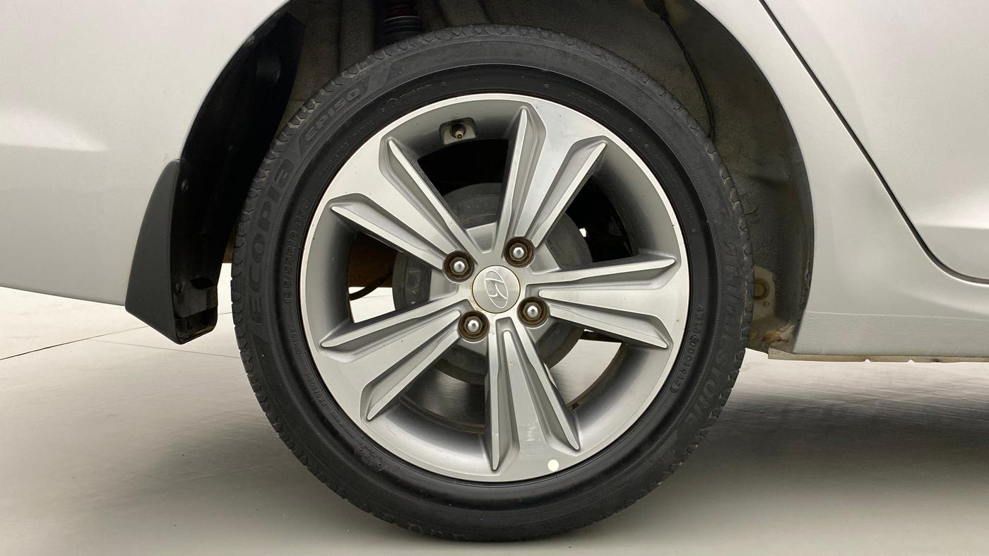 2017 Hyundai Verna 1.6 SX VTVT, Petrol, Manual, 48,736 km, Right Rear Wheel