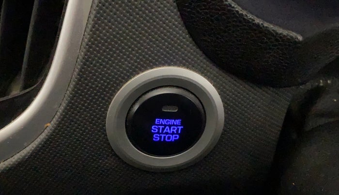 2018 Hyundai Creta SX 1.6 PETROL DUAL TONE, Petrol, Manual, 82,577 km, Keyless Start/ Stop Button