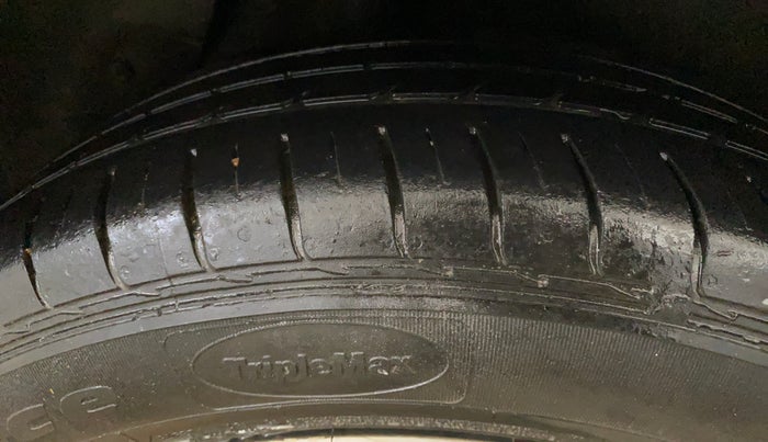 2018 Hyundai Creta SX 1.6 PETROL DUAL TONE, Petrol, Manual, 82,577 km, Right Rear Tyre Tread