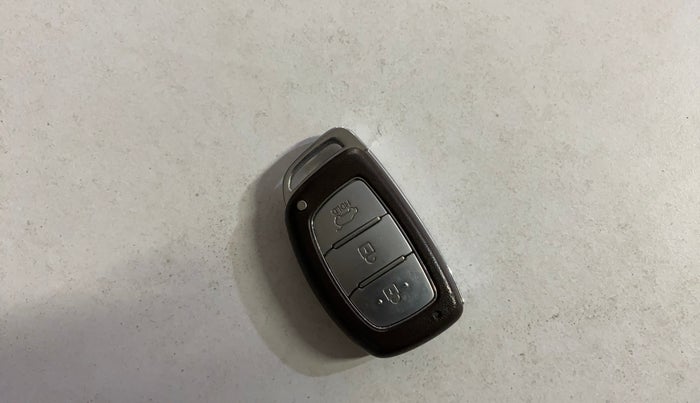 2018 Hyundai Creta SX 1.6 PETROL DUAL TONE, Petrol, Manual, 82,577 km, Key Close Up