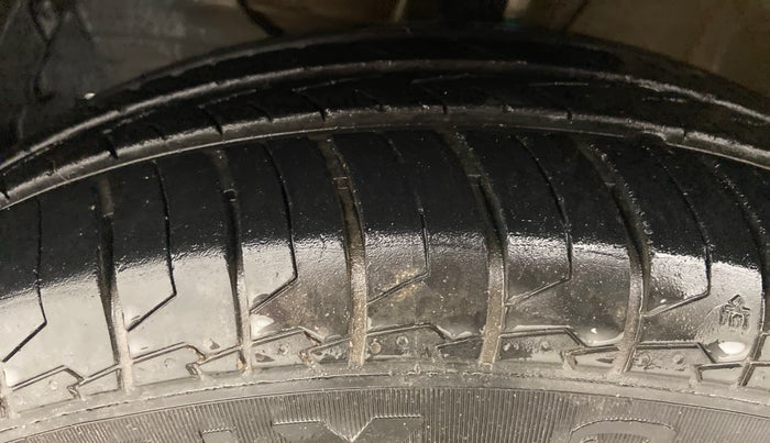 2021 Maruti Swift LXI, Petrol, Manual, 13,113 km, Left Front Tyre Tread