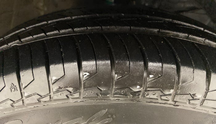 2021 Maruti Swift LXI, Petrol, Manual, 13,113 km, Right Front Tyre Tread