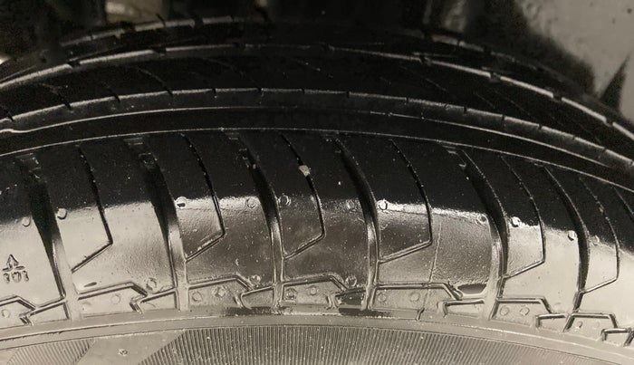 2021 Maruti Swift LXI, Petrol, Manual, 13,113 km, Right Rear Tyre Tread