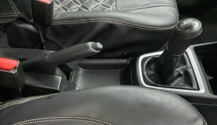 2021 Maruti Swift LXI, Petrol, Manual, 13,113 km, Gear Lever