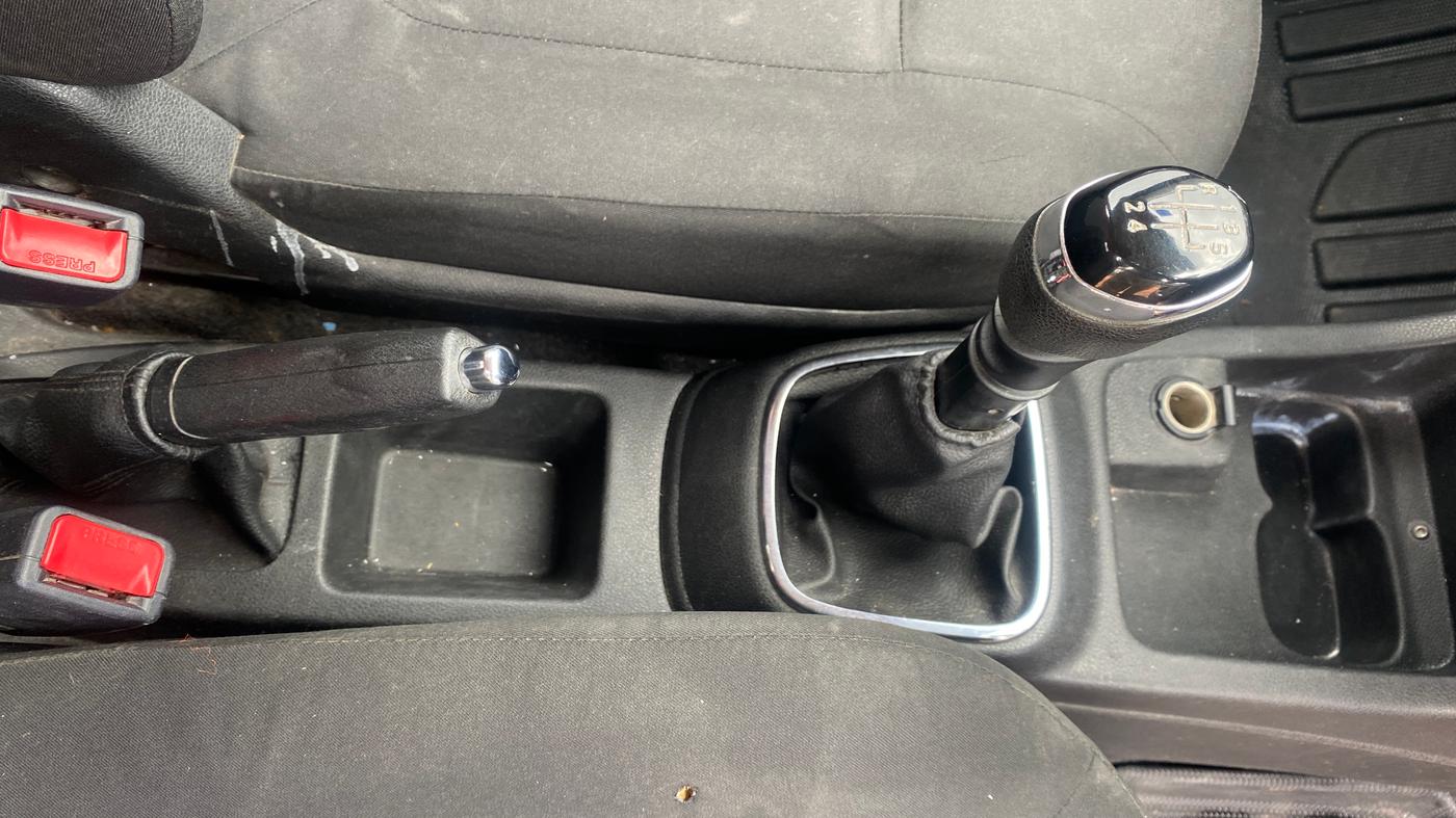 2018 Renault Kwid RXT 1.0 (O), Petrol, Manual, 99,150 km, Gear Lever
