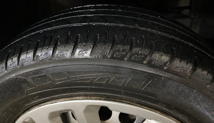 2020 Maruti Vitara Brezza LXI, Petrol, Manual, 69,679 km, Right Front Tyre Tread