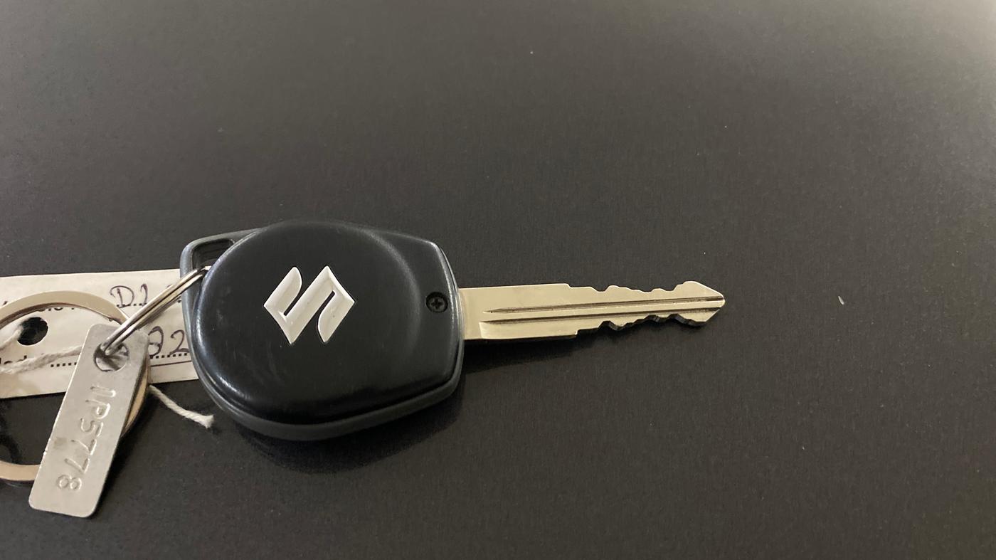 2020 Maruti Vitara Brezza LXI, Petrol, Manual, 69,679 km, Key Close Up