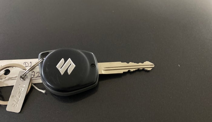 2020 Maruti Vitara Brezza LXI, Petrol, Manual, 69,679 km, Key Close Up