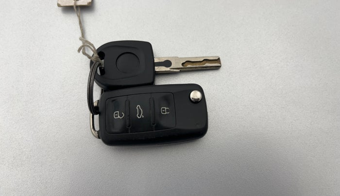 2018 Volkswagen Ameo COMFORTLINE 1.0L, Petrol, Manual, 50,953 km, Key Close Up