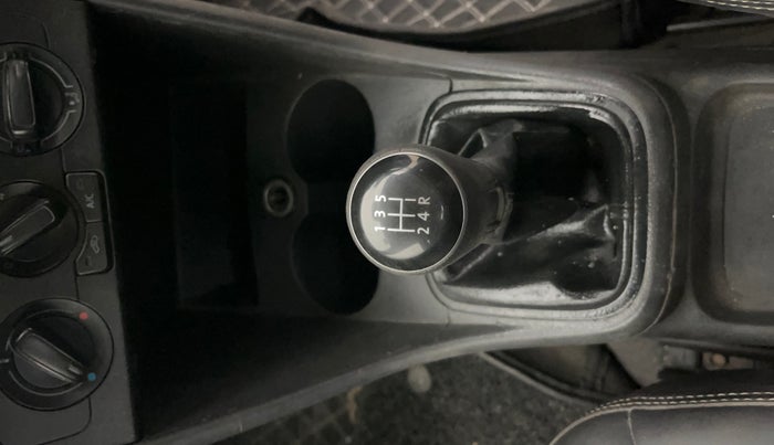 2018 Volkswagen Ameo COMFORTLINE 1.0L, Petrol, Manual, 50,953 km, Gear Lever