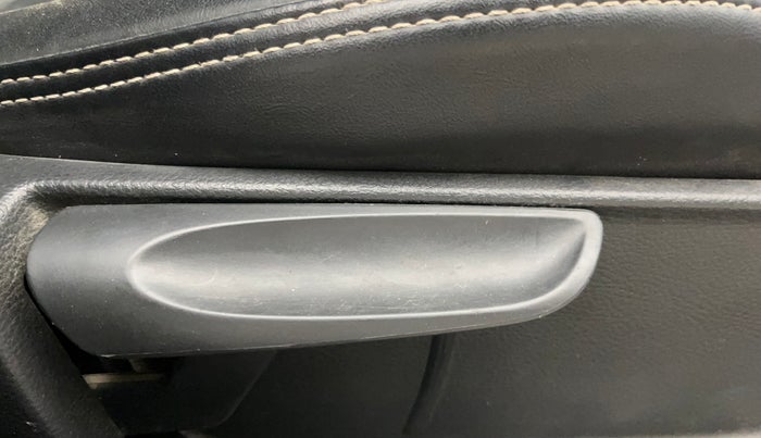 2018 Volkswagen Ameo COMFORTLINE 1.0L, Petrol, Manual, 50,953 km, Driver Side Adjustment Panel