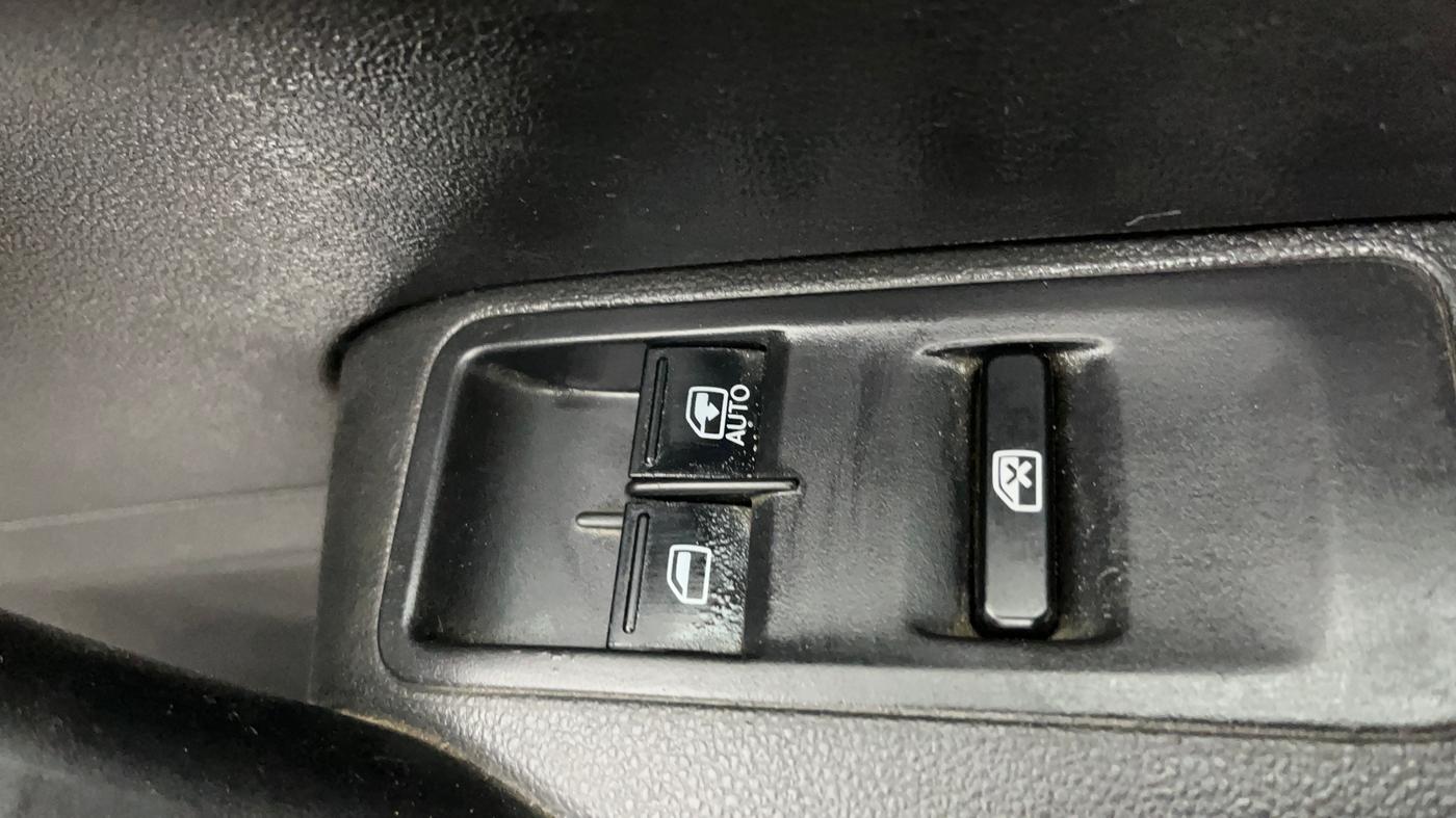 2018 Volkswagen Ameo COMFORTLINE 1.0L, Petrol, Manual, 50,975 km, Driver Side Door Panels Control