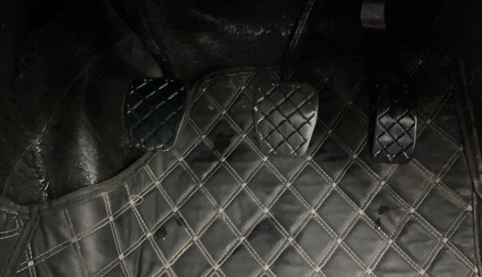 2018 Volkswagen Ameo COMFORTLINE 1.0L, Petrol, Manual, 50,953 km, Pedals