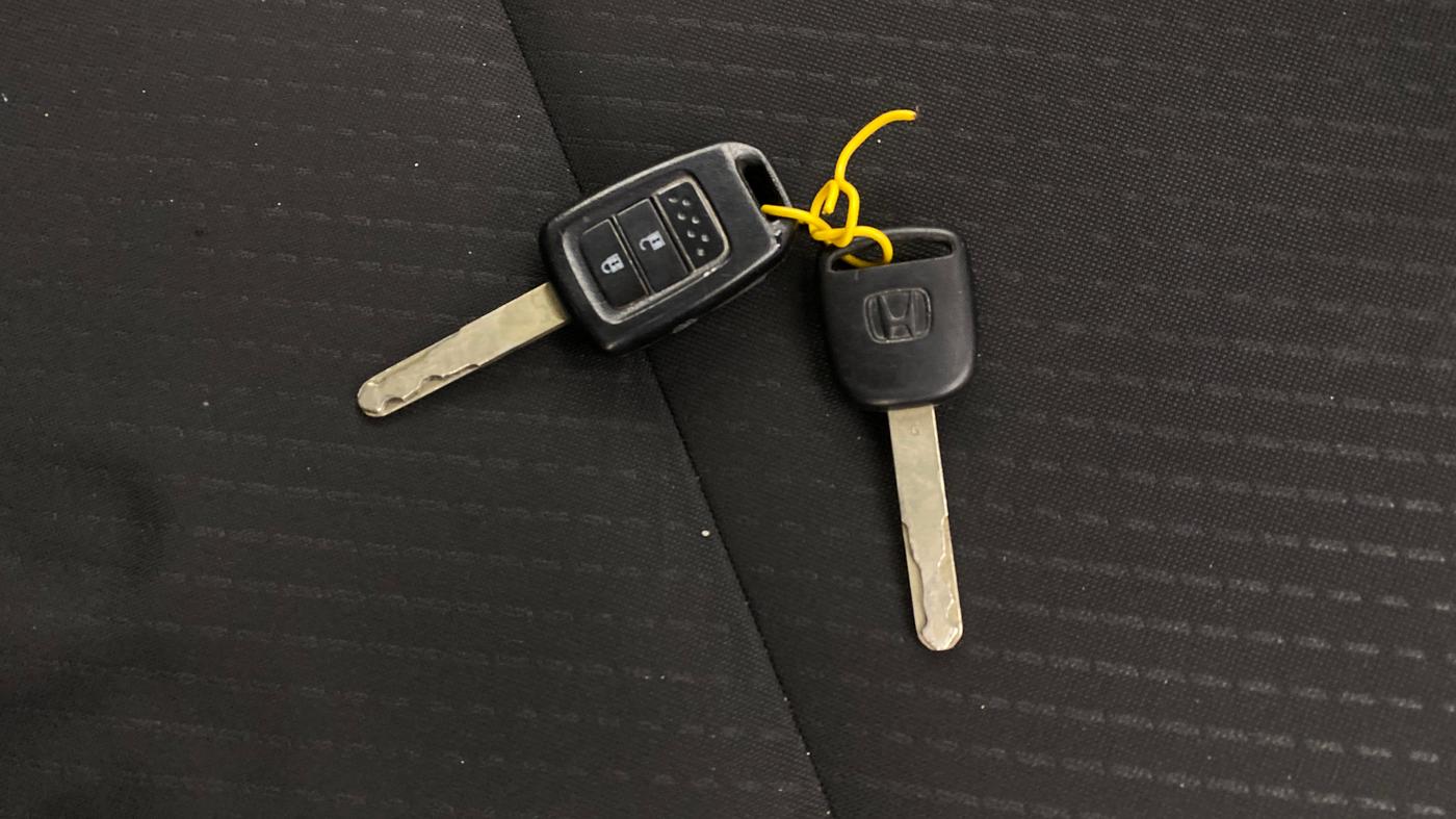 2018 Honda WR-V 1.2L I-VTEC VX MT, CNG, Manual, 84,427 km, Key Close Up