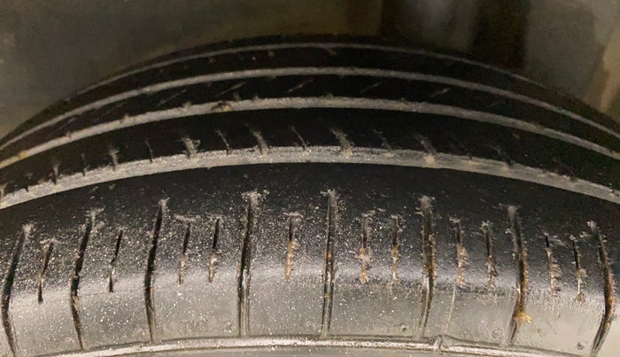 2011 Maruti Ritz VDI, Diesel, Manual, 1,33,548 km, Left Rear Tyre Tread