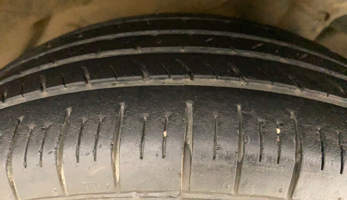 2011 Maruti Ritz VDI, Diesel, Manual, 1,33,548 km, Right Front Tyre Tread