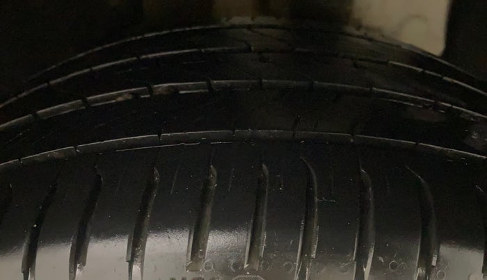 2022 MG ASTOR SAVVY 1.3 TURBO AT S RED, Petrol, Automatic, 17,450 km, Left Rear Tyre Tread